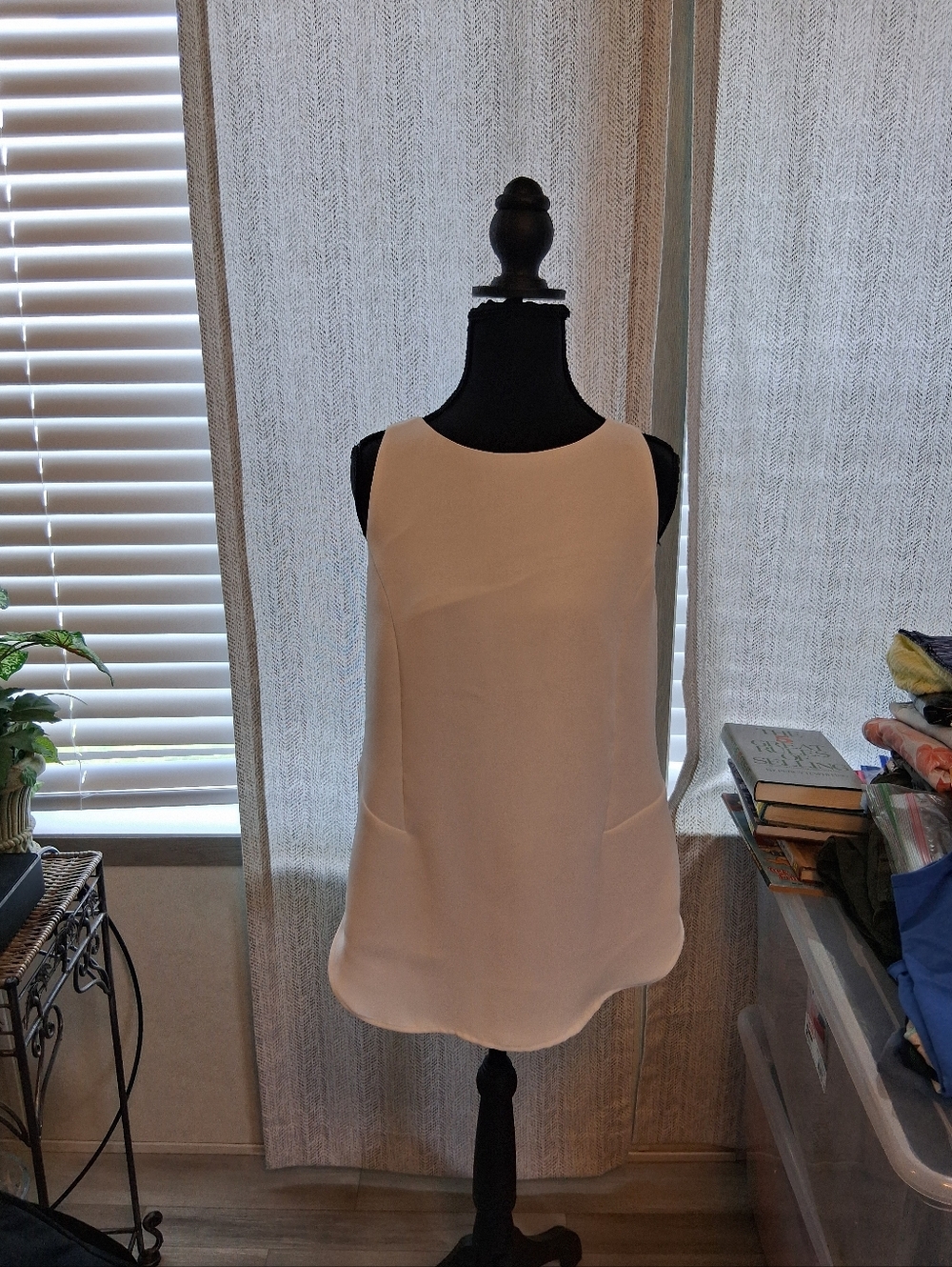 CAbi Sleeveless Shift Camisole in Cream Size Small